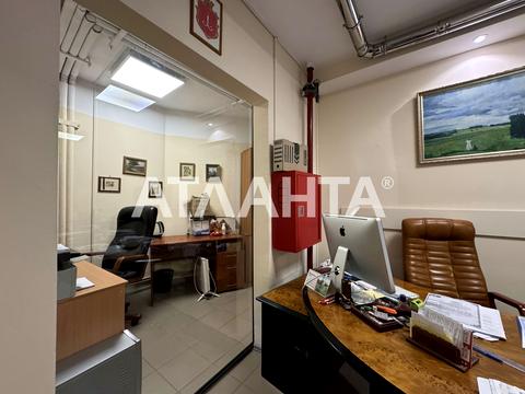 комерційна за адресою Добровольців вул. (Маршала Говорова), 8