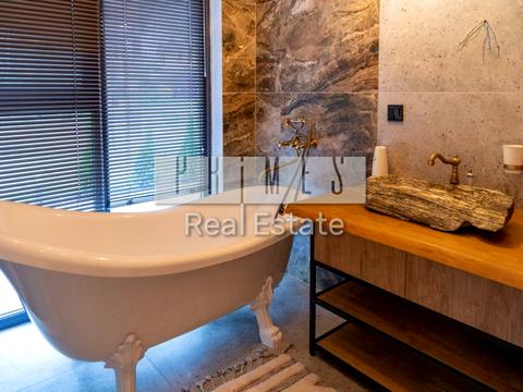 будинок за адресою Набережна вул.