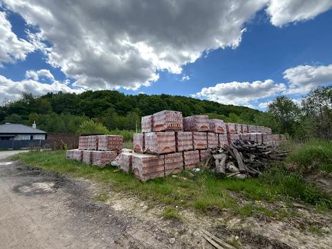 участок по адресу Квітнева