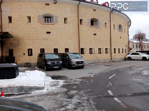 комерційна за адресою Рибальська вул., 22
