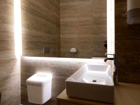 комерційна за адресою Богдана Хмельницького вул., 32