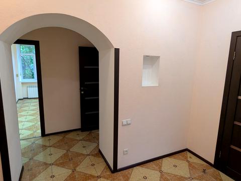 комерційна за адресою Кропивницького вул., 18