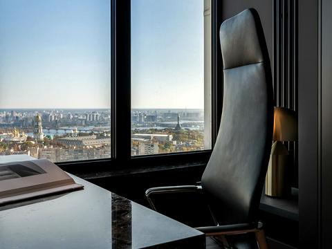 комерційна за адресою Кловський узвіз, 7