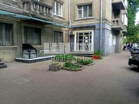 комерційна за адресою Інститутська вул., 22/7