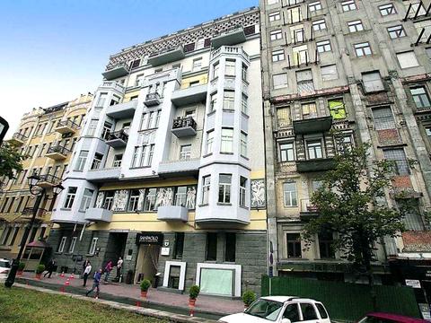 коммерческая по адресу Музейний пер., 4