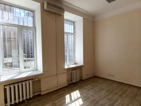 коммерческая по адресу по. Яворницький, 65