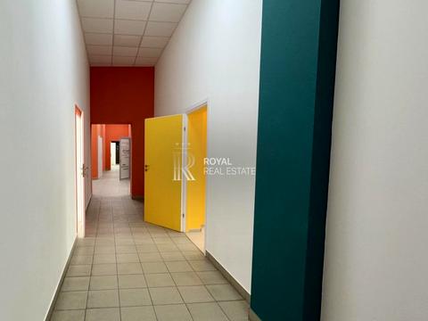 комерційна за адресою Лаврська вул. (Січневого Повстання), 16