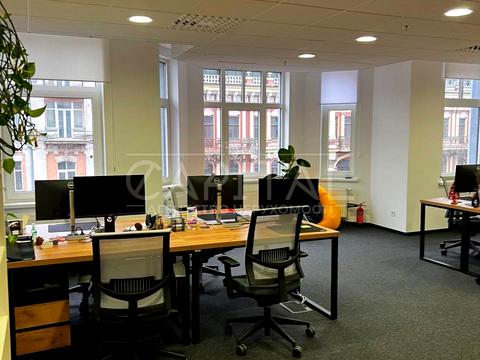 комерційна за адресою Володимирська вул., 93