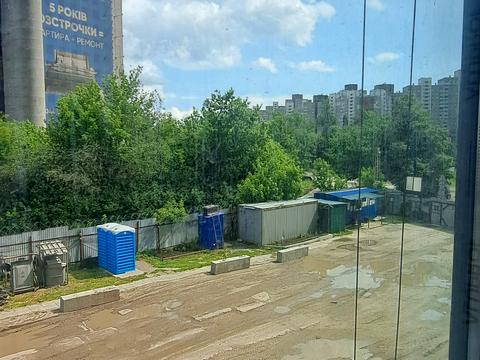 комерційна за адресою Академіка Заболотного вул., 1-Б