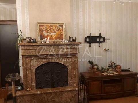 будинок за адресою Квітнева, 38