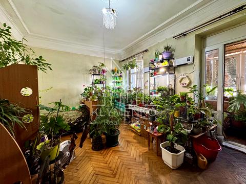 комерційна за адресою Саксаганського вул., 63/28