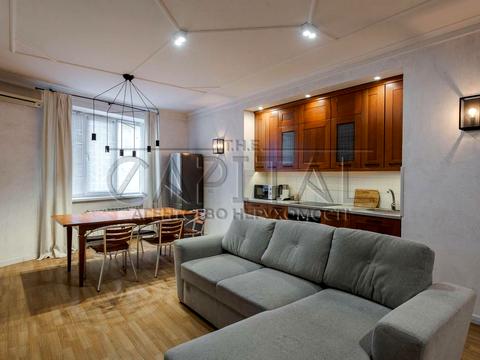 квартира за адресою Анни Ахматової вул., 45