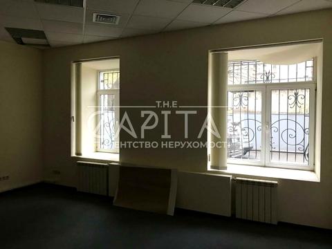 комерційна за адресою Дмитрівська вул., 44-Б