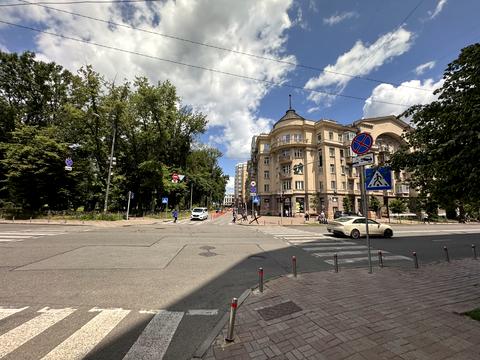 коммерческая по адресу Михаила Грушевского ул., 34/1