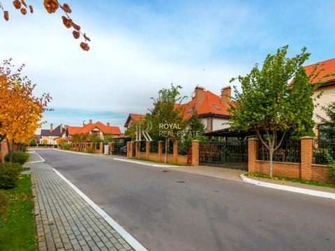 будинок за адресою с. Вишеньки, набережна