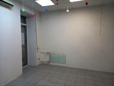 комерційна за адресою Незалежності вул. (Титова), 8