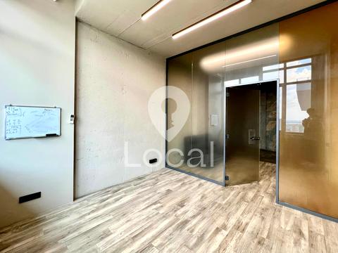 комерційна за адресою Дніпровська набережна вул., 14