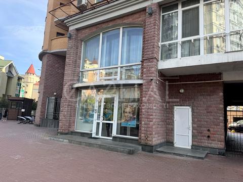 комерційна за адресою Володимира Івасюка просп. (Героїв Сталінграду), 4