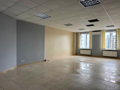 комерційна за адресою Зарічанська вул., 3/1