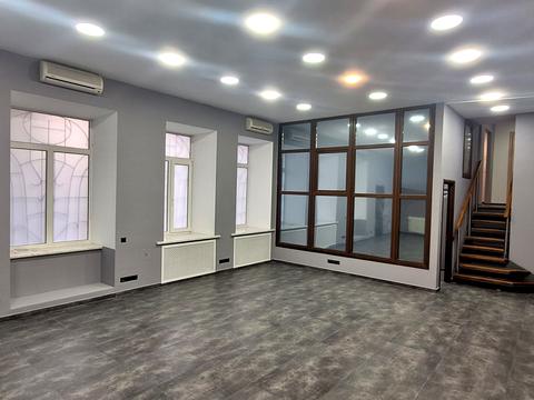 комерційна за адресою Академіка Богомольця вул., 5