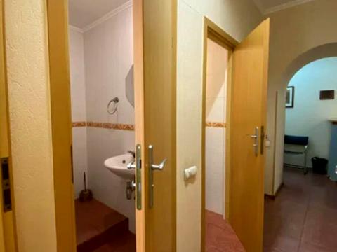 комерційна за адресою Ділова вул. (Димитрова), 6