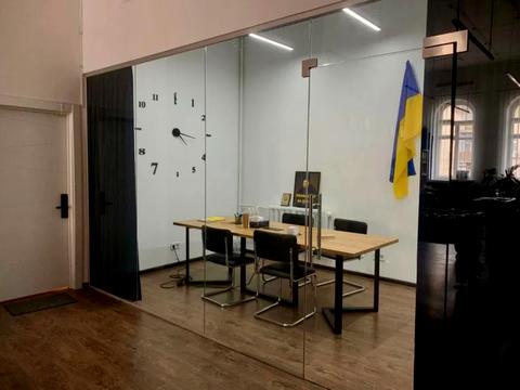 комерційна за адресою Володимирська вул., 10