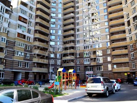 квартира за адресою Анни Ахматової вул., 30