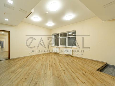 комерційна за адресою В'ячеслава Липинського вул. (Чапаєва), 4