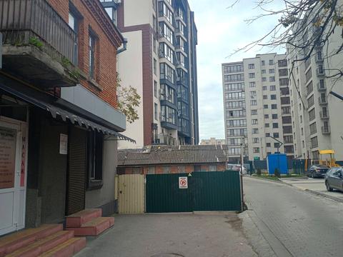 комерційна за адресою Подільська вул., 10