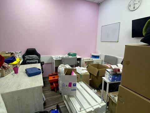 комерційна за адресою Братів Дужих вул. (Володимира Комарова), 3