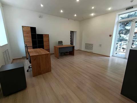 комерційна за адресою Інститутська вул., 28