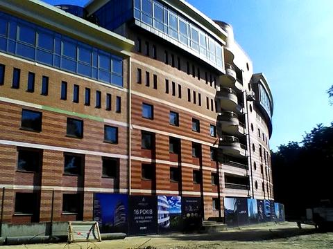 паркомісце за адресою Старонаводницька вул., 10