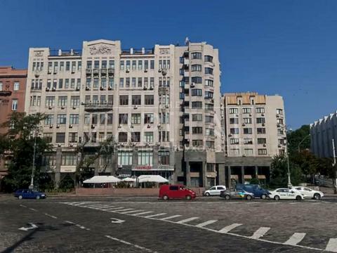 комерційна за адресою Хрещатик вул., 4