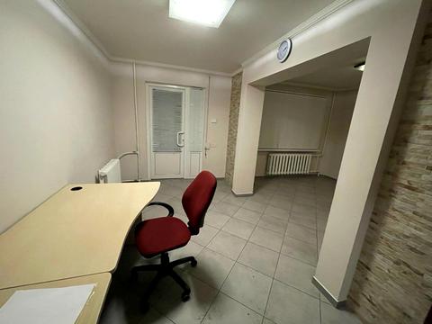 комерційна за адресою Празька вул., 32