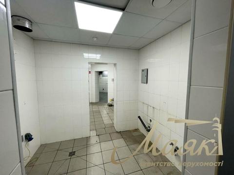 комерційна за адресою Саксаганського вул., 120