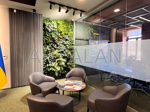 комерційна за адресою Богдана Хмельницького вул., 19/21