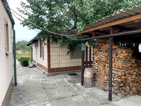 будинок за адресою Вишнева вул.