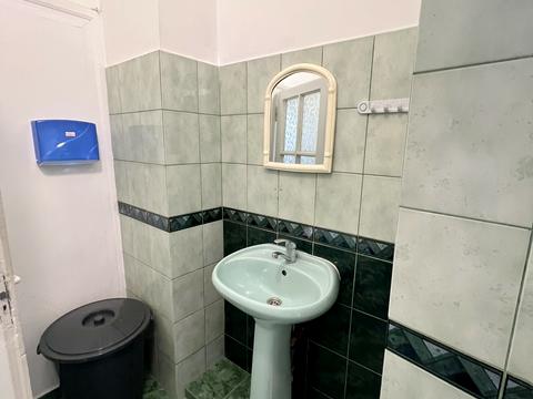 комерційна за адресою Дорошенка вул., 50