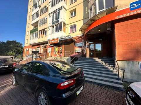 комерційна за адресою Вовчинецька вул., 68