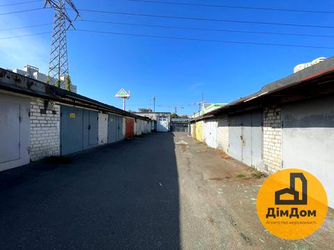 паркомісце за адресою Полярна вул., 19