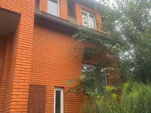 будинок за адресою Квітнева, 11
