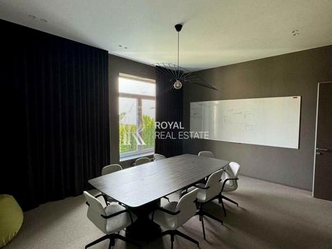 комерційна за адресою Новоселицька вул., 7