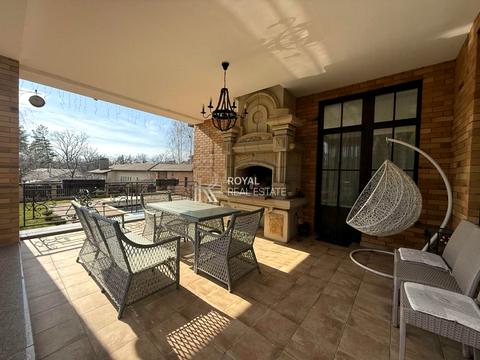 будинок за адресою с. Лісники, квіткова