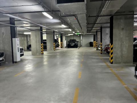 паркомісце за адресою Оксамитова вул., 9-А