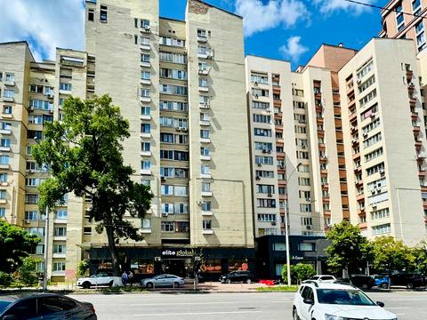комерційна за адресою Антоновича вул. (Горького), 124/128