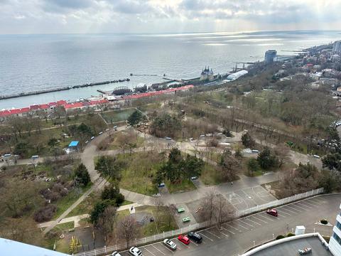 комерційна за адресою Літературна вул., 1а