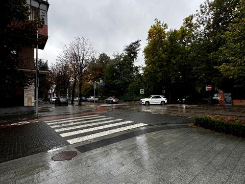 комерційна за адресою Андрія Мельника вул. (), 1/3