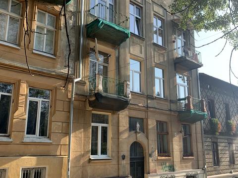 комерційна за адресою Княжа вул., 2