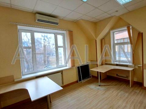 комерційна за адресою Саксаганського вул., 67-Б