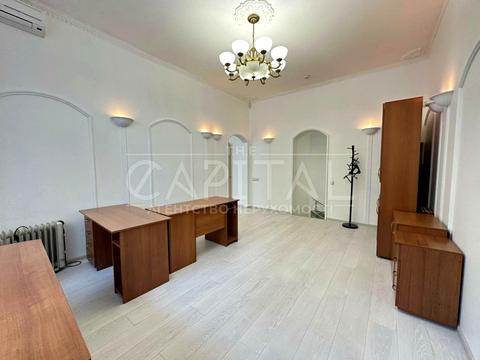 комерційна за адресою Шовковична вул., 5